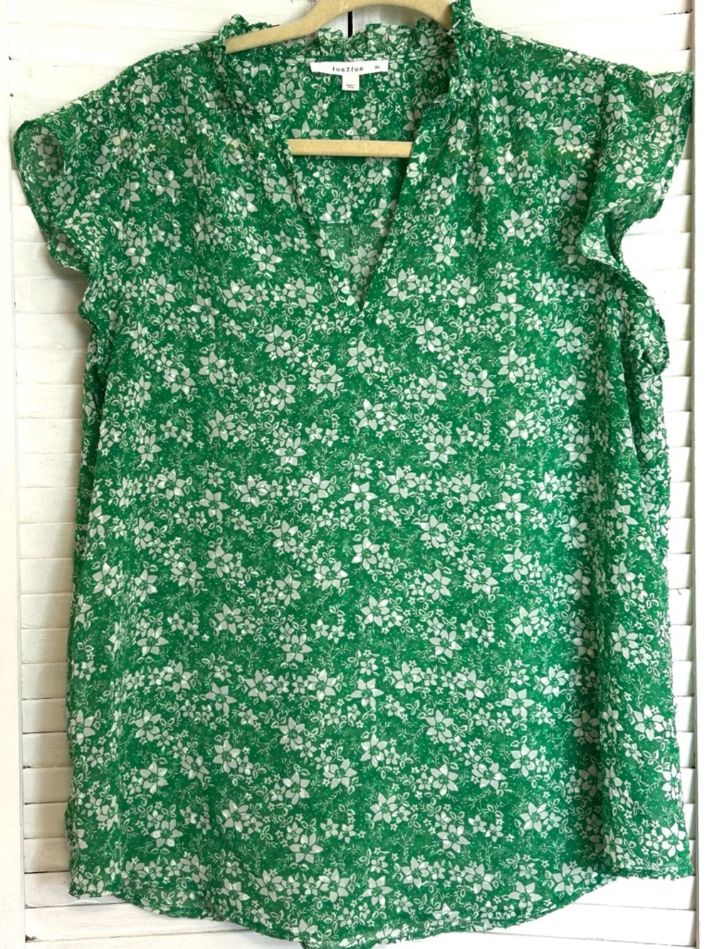 Womens Size XL green floral shirt blouse top short cap sleeve ruffle vneck hem
